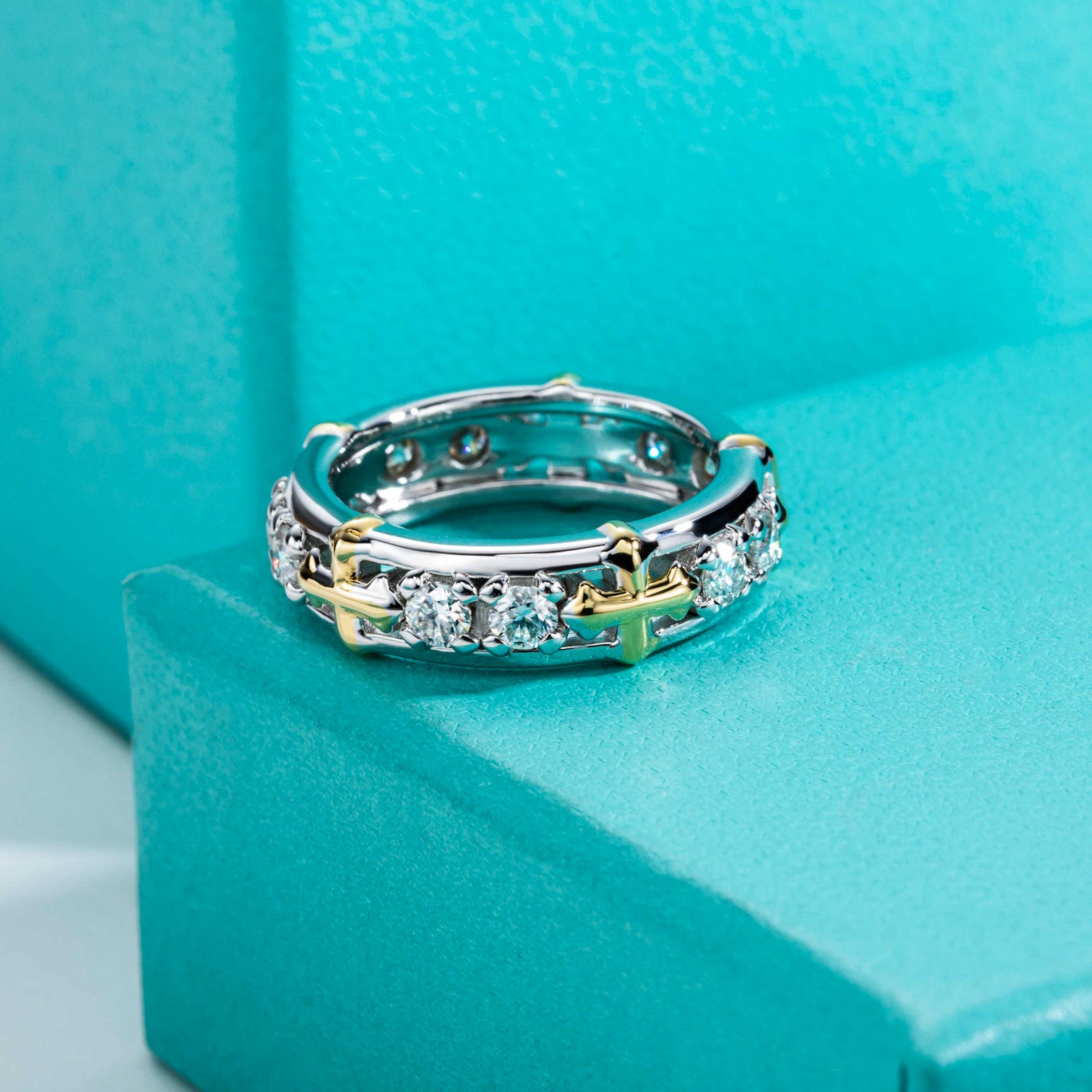 Round Cut Moissanite Wedding Band (1.0 cttw)