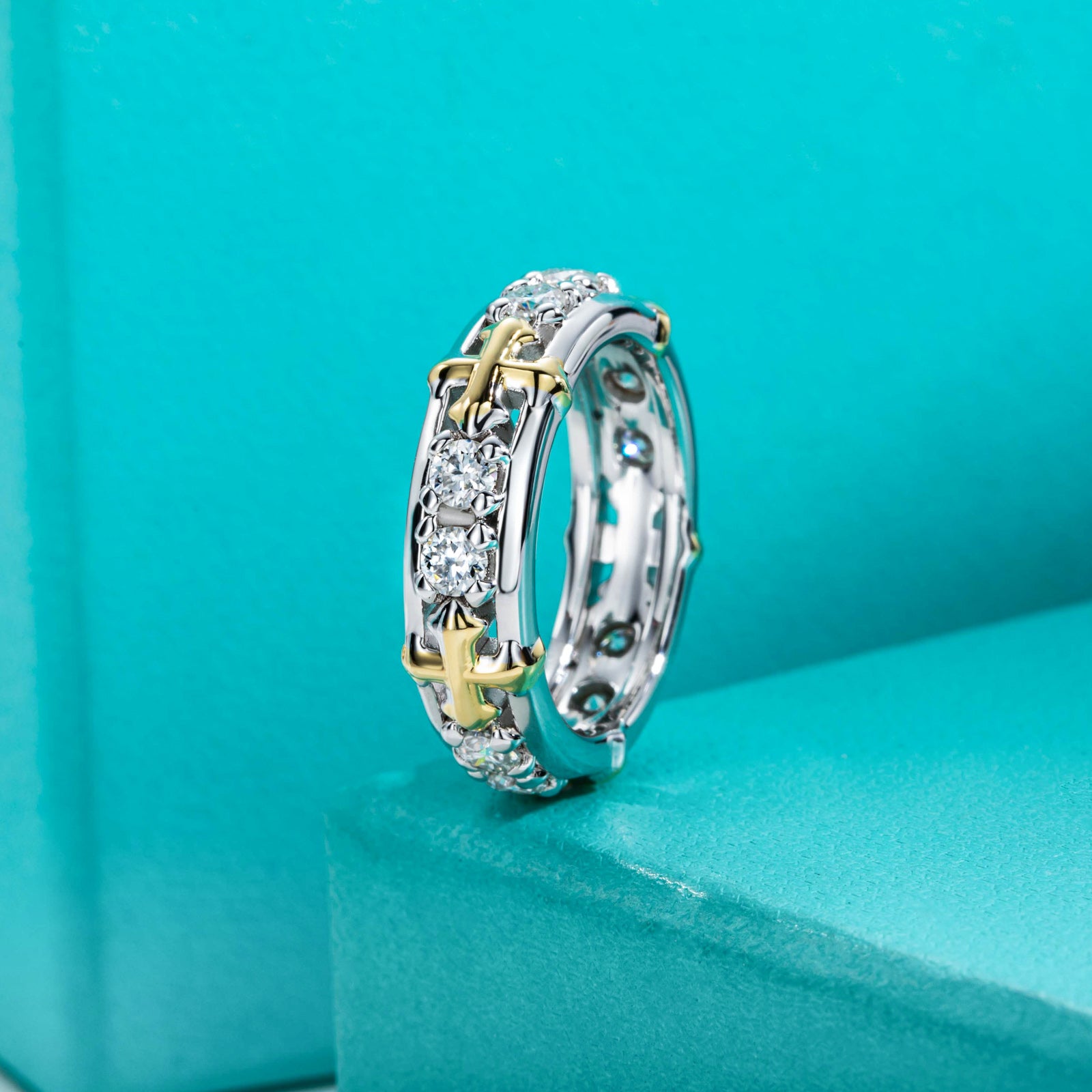Round Cut Moissanite Wedding Band (1.0 cttw)