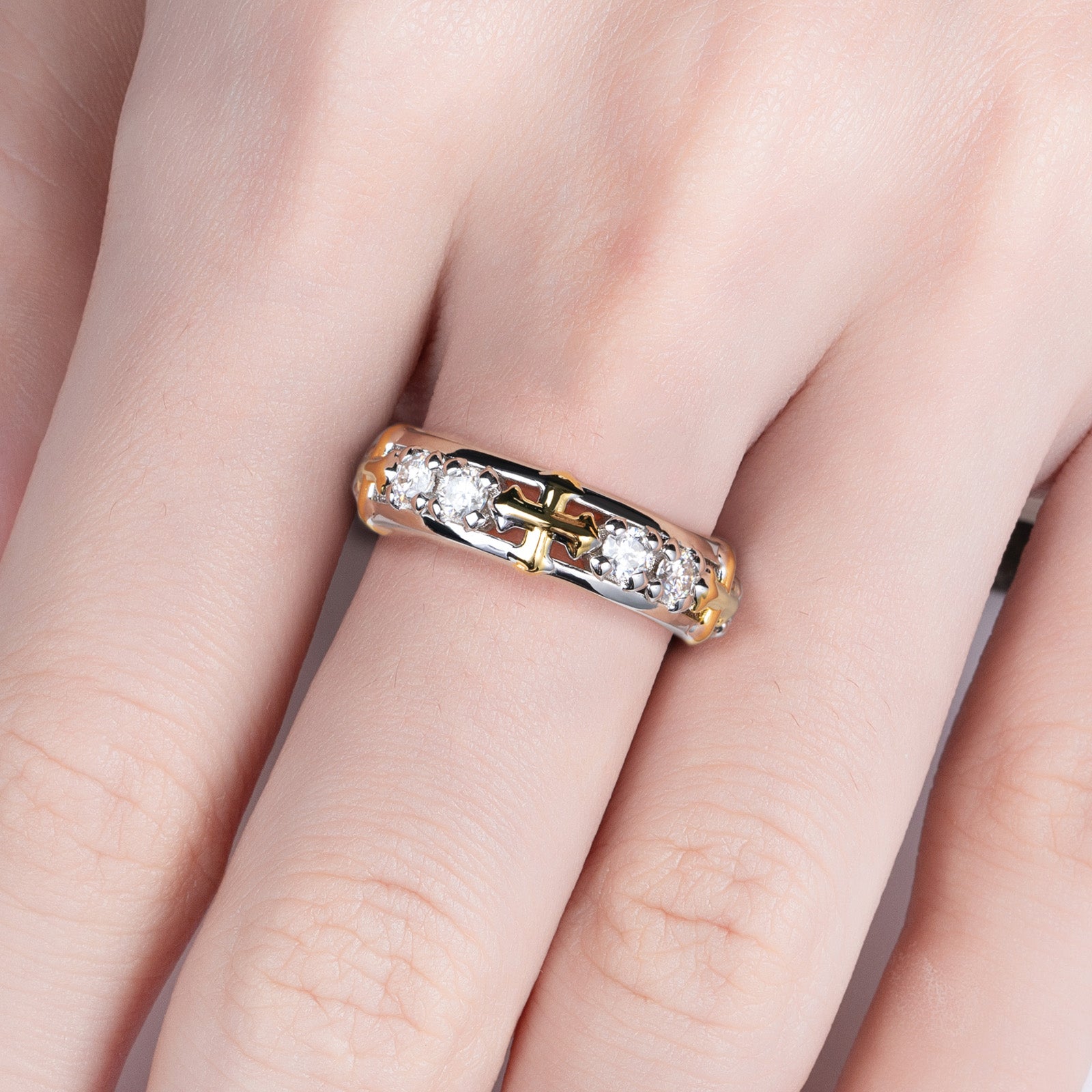 Round Cut Moissanite Wedding Band (1.0 cttw)