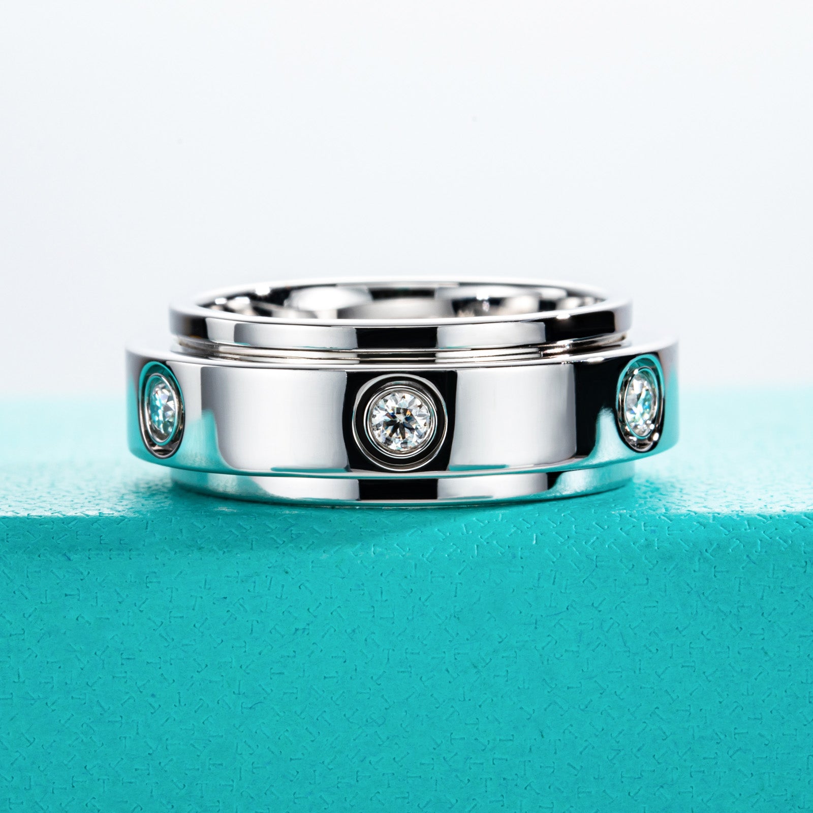 Round Cut Moissanite Spinner Ring (0.36 cttw)