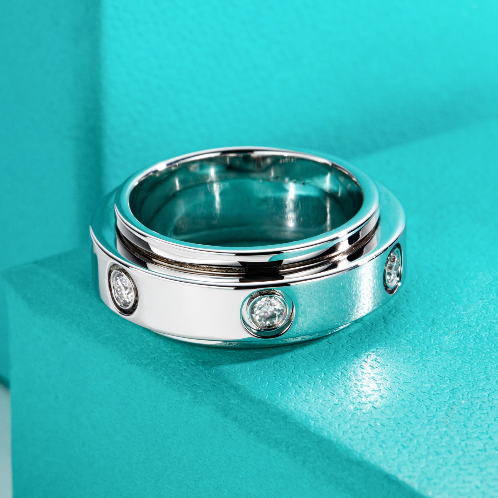 Round Cut Moissanite Spinner Ring (0.36 cttw)