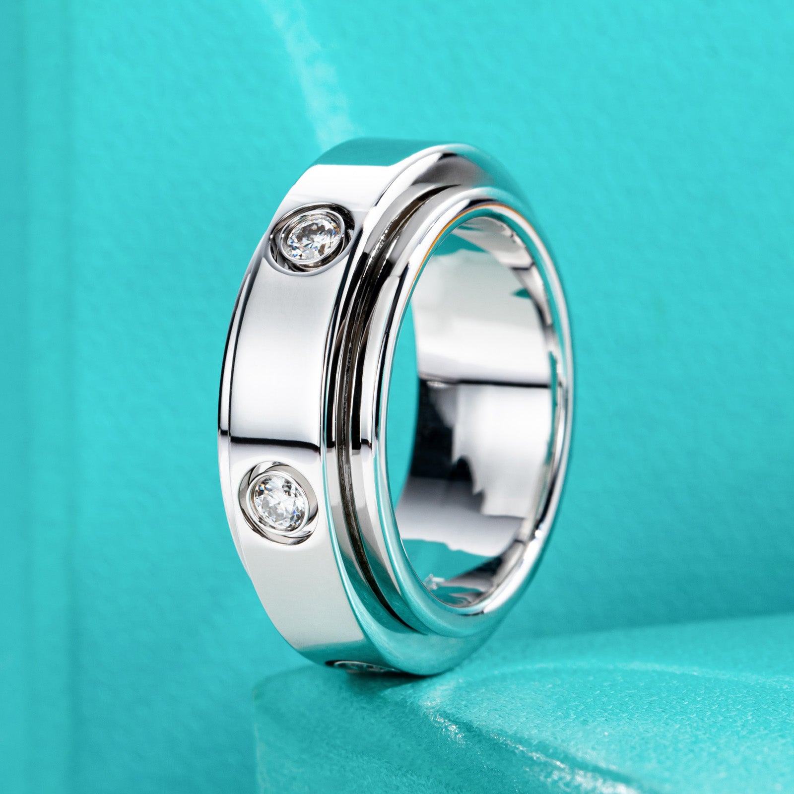 Round Cut Moissanite Spinner Ring (0.36 cttw)