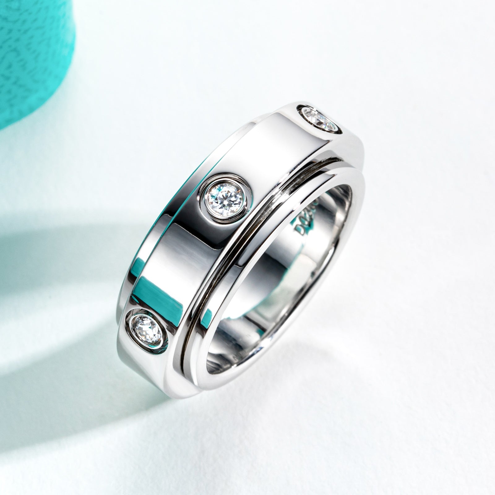 Round Cut Moissanite Spinner Ring (0.36 cttw)