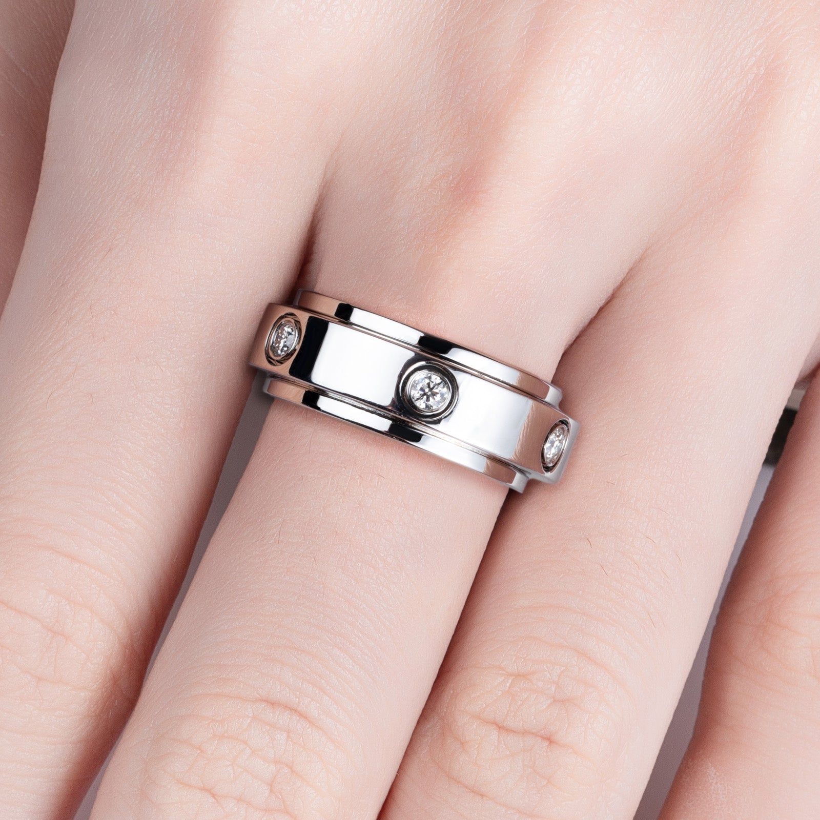 Round Cut Moissanite Spinner Ring (0.36 cttw)