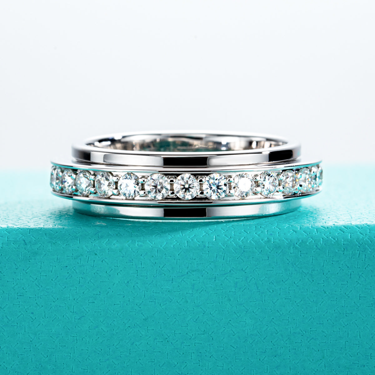 Rotatable Full Paved Moissanite Ring with 2.6mm Stones, Copper Base