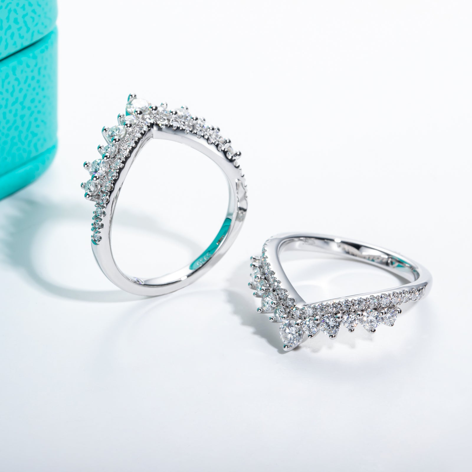 Moissanite Crown Wedding Band Set