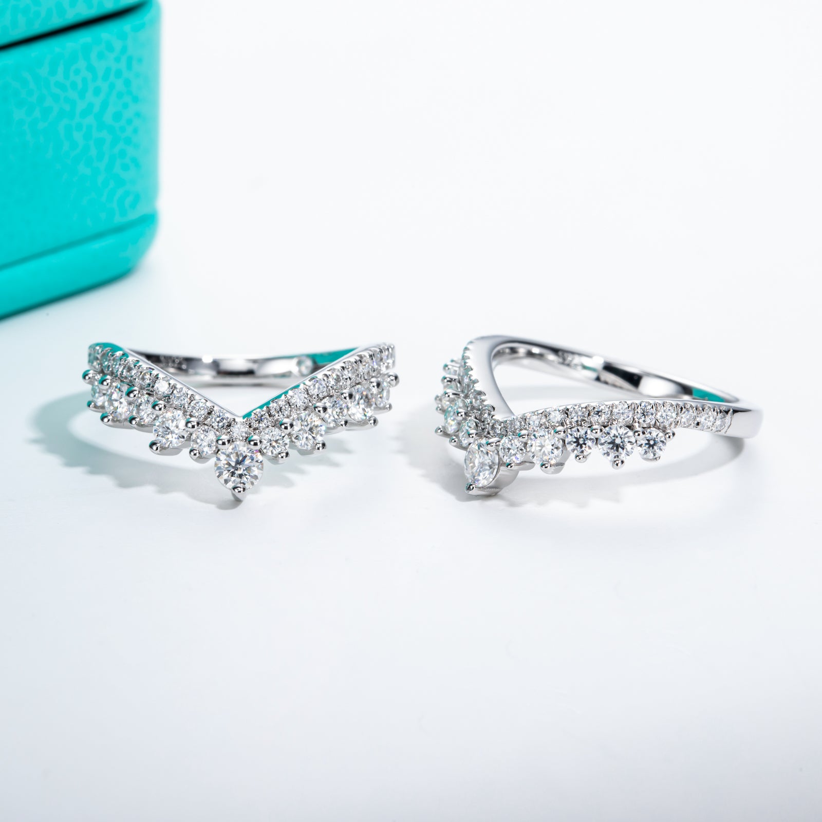 Moissanite Crown Wedding Band Set