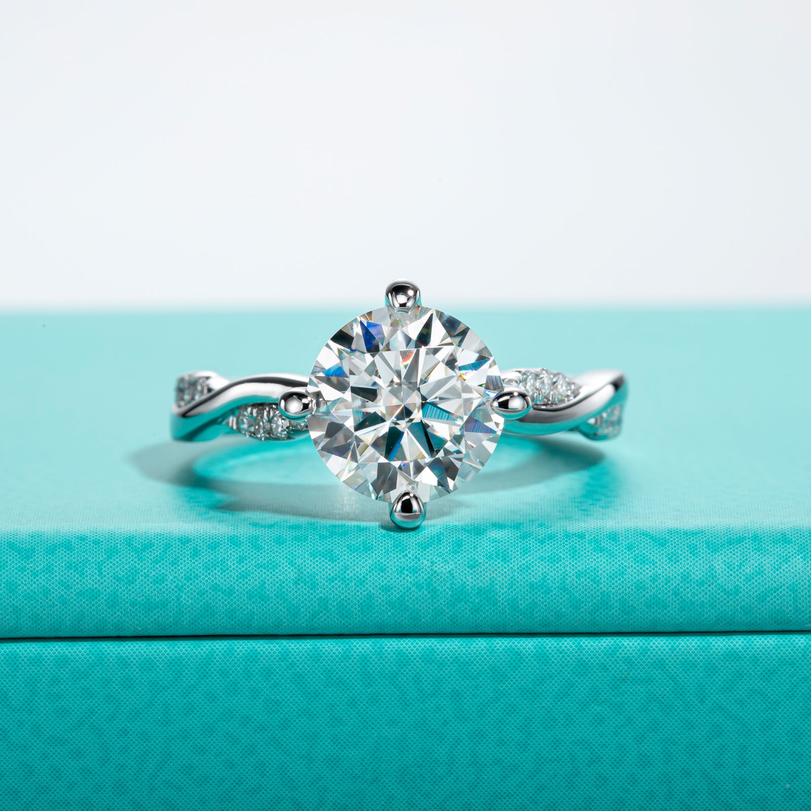 Round Cut Moissanite Twisted Engagement Ring (3 ct)