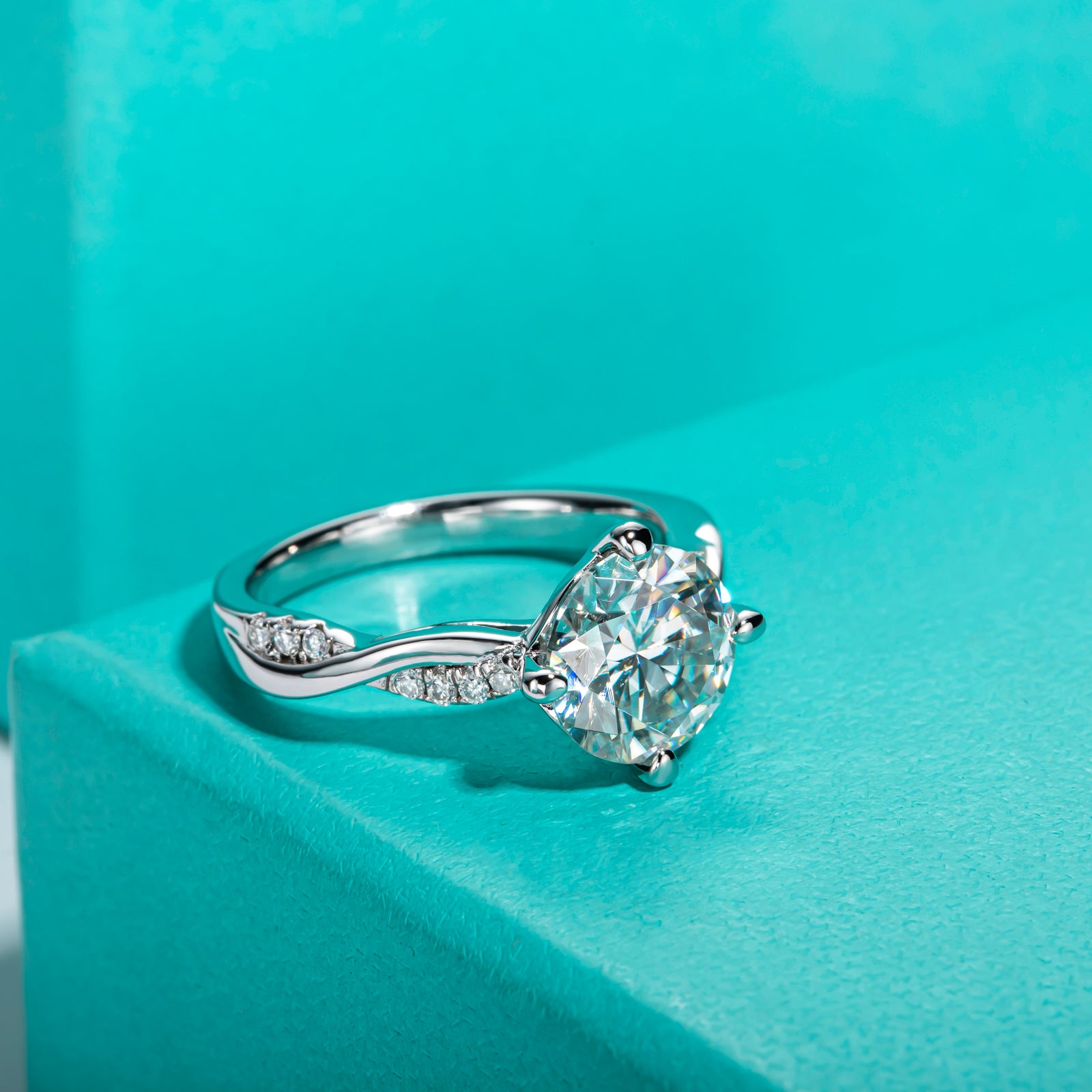 Round Cut Moissanite Twisted Engagement Ring (3 ct)