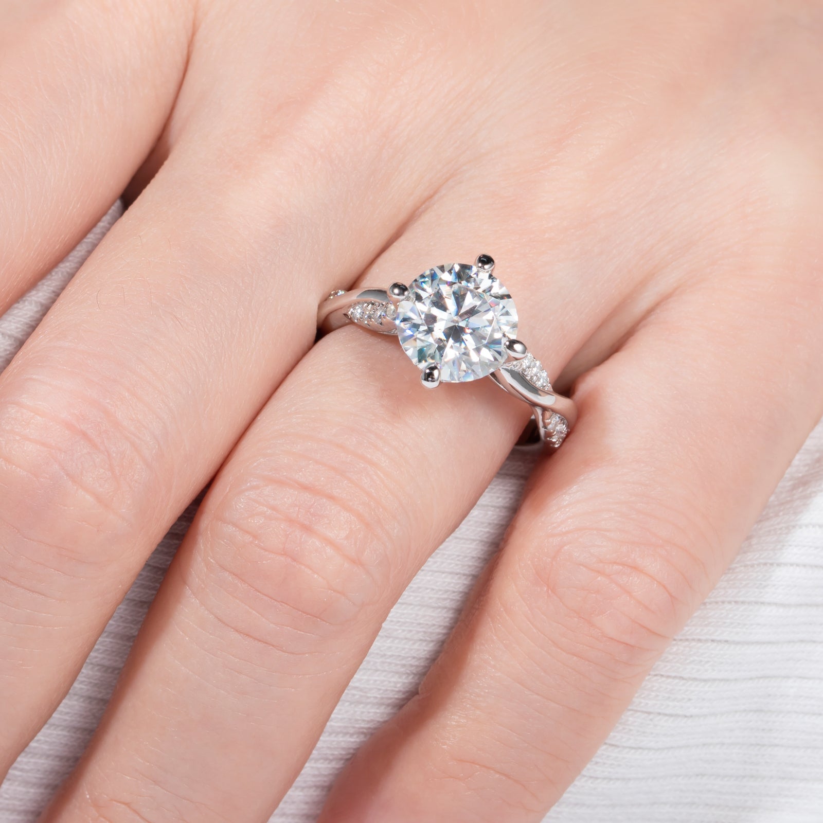 Round Cut Moissanite Twisted Engagement Ring (3 ct)