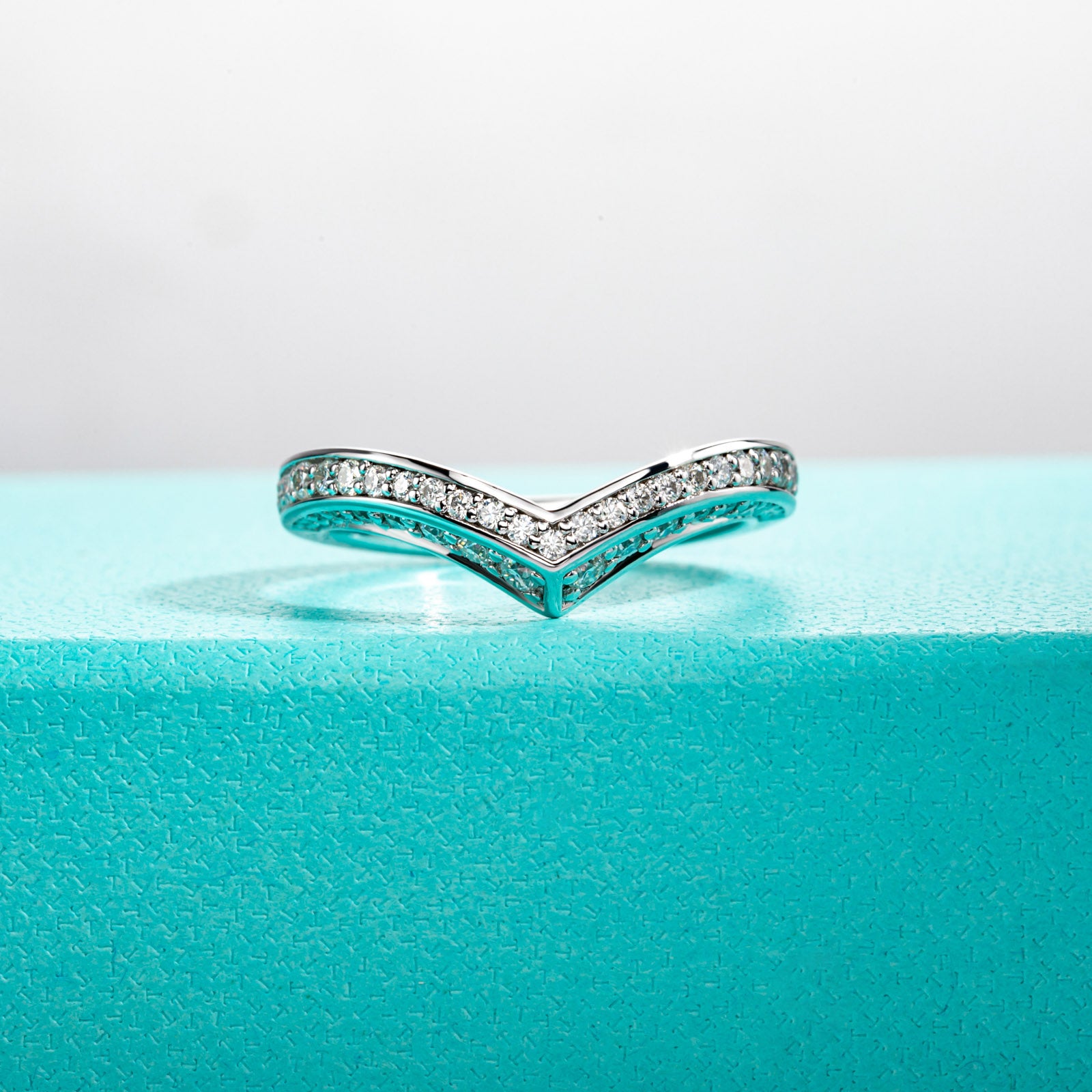 Round Cut Moissanite Crown Wedding Band (0.6 cttw)