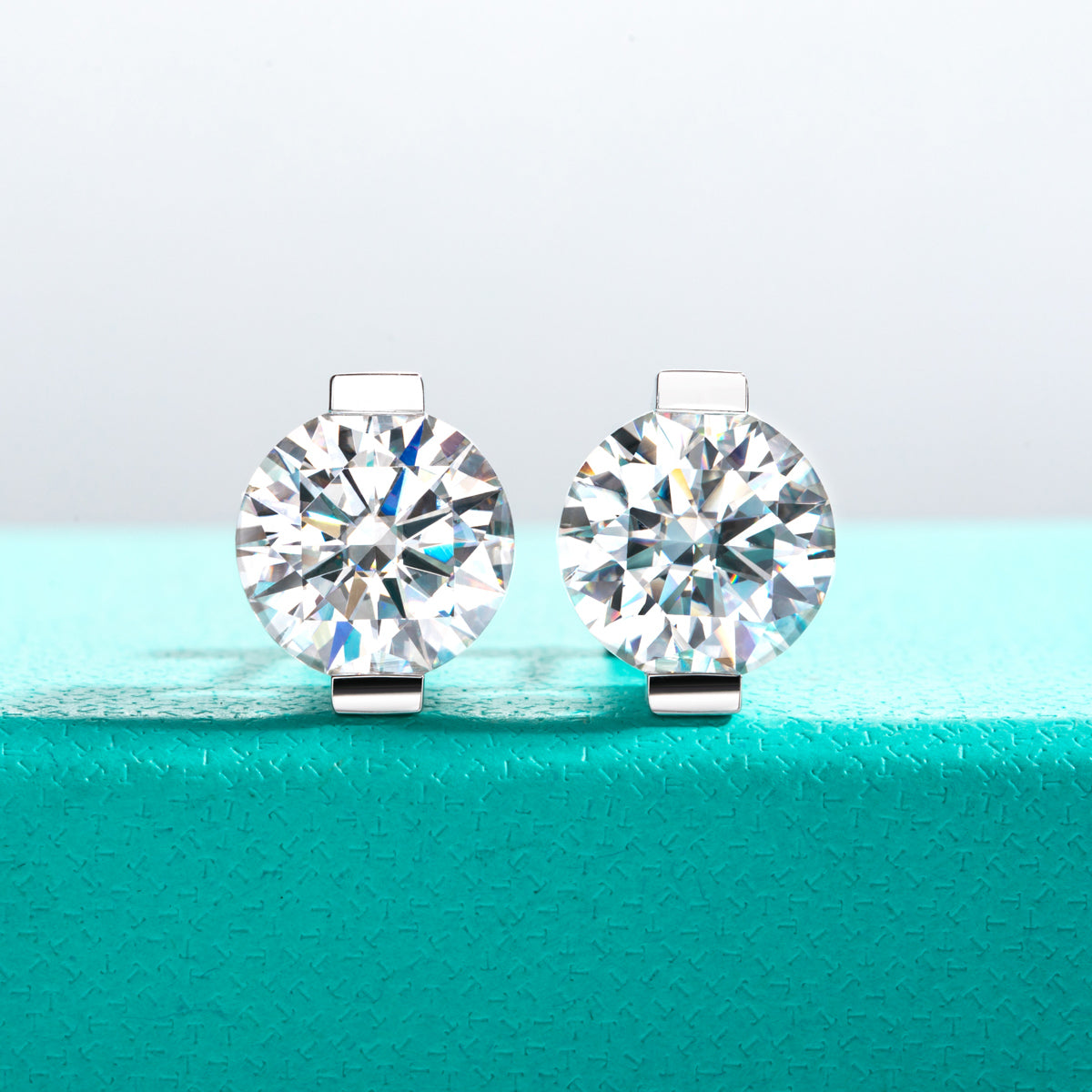 2.0ct 8.0mm Round Moissanite Stud Earrings | S925 Sterling Silver