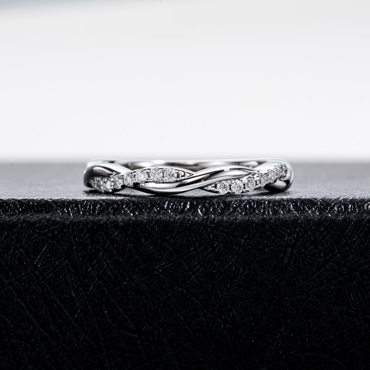 1.3mm Moissanite Twisted Ring