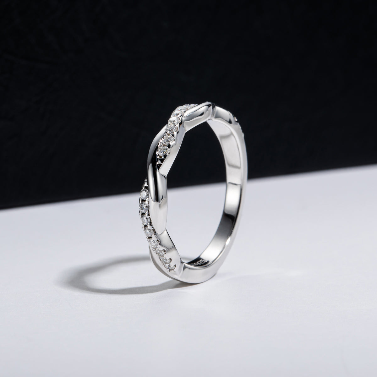 1.3mm Moissanite Twisted Ring