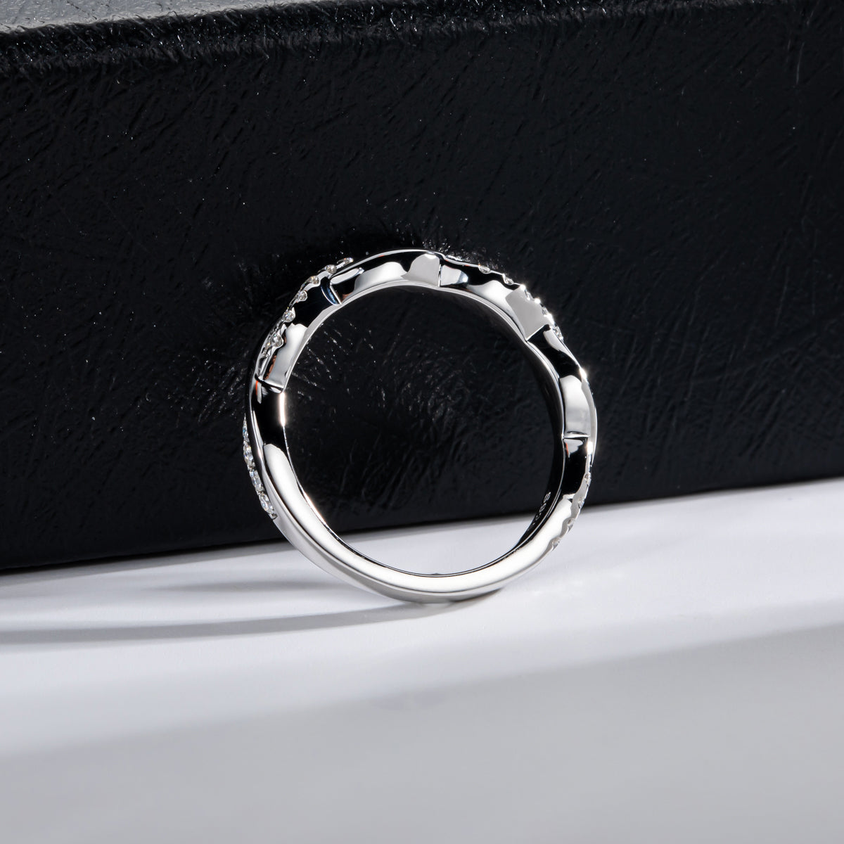 1.3mm Moissanite Twisted Ring