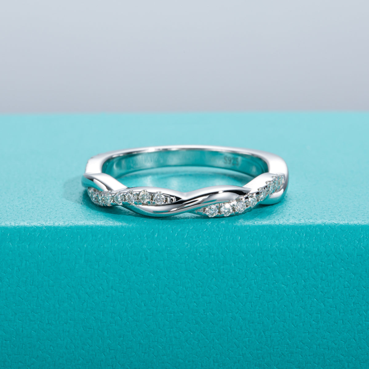1.3mm Moissanite Twisted Ring
