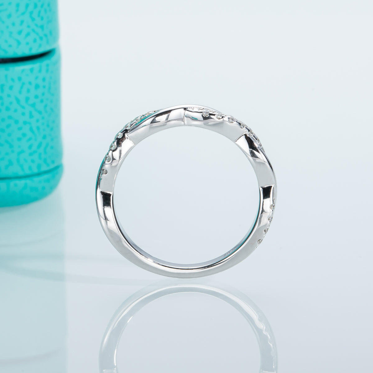 1.3mm Moissanite Twisted Ring