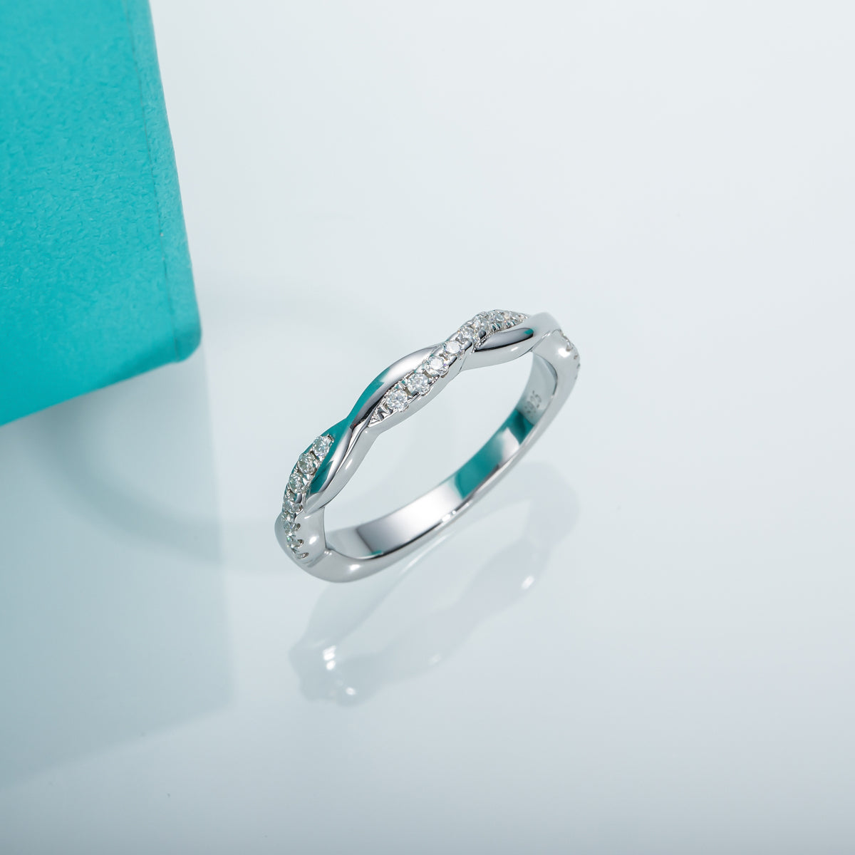 1.3mm Moissanite Twisted Ring