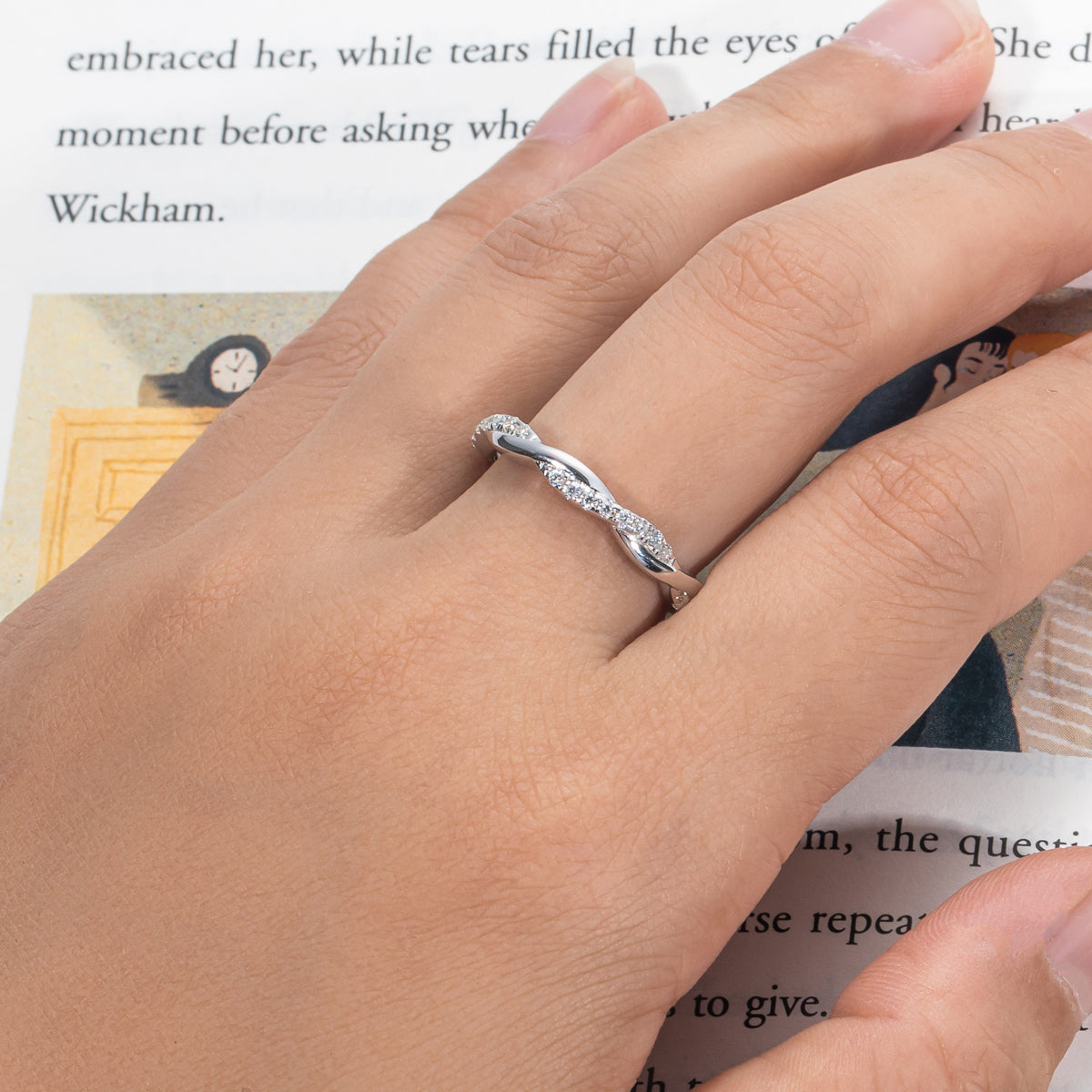 1.3mm Moissanite Twisted Ring